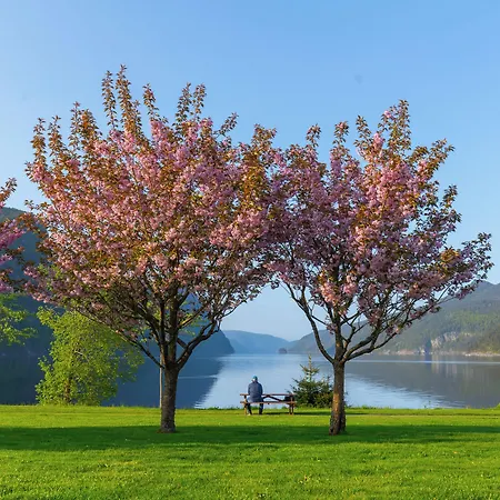 Sirdalsvatnet In Sirdal Hotel