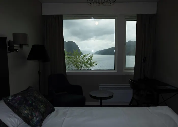 Sirdalsvatnet In Sirdal Hotel Tonstad